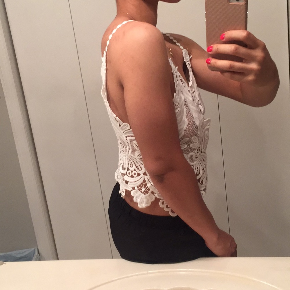 LAST ONE! Lace V Neckline Crop Cami Top - Picture 7 of 7